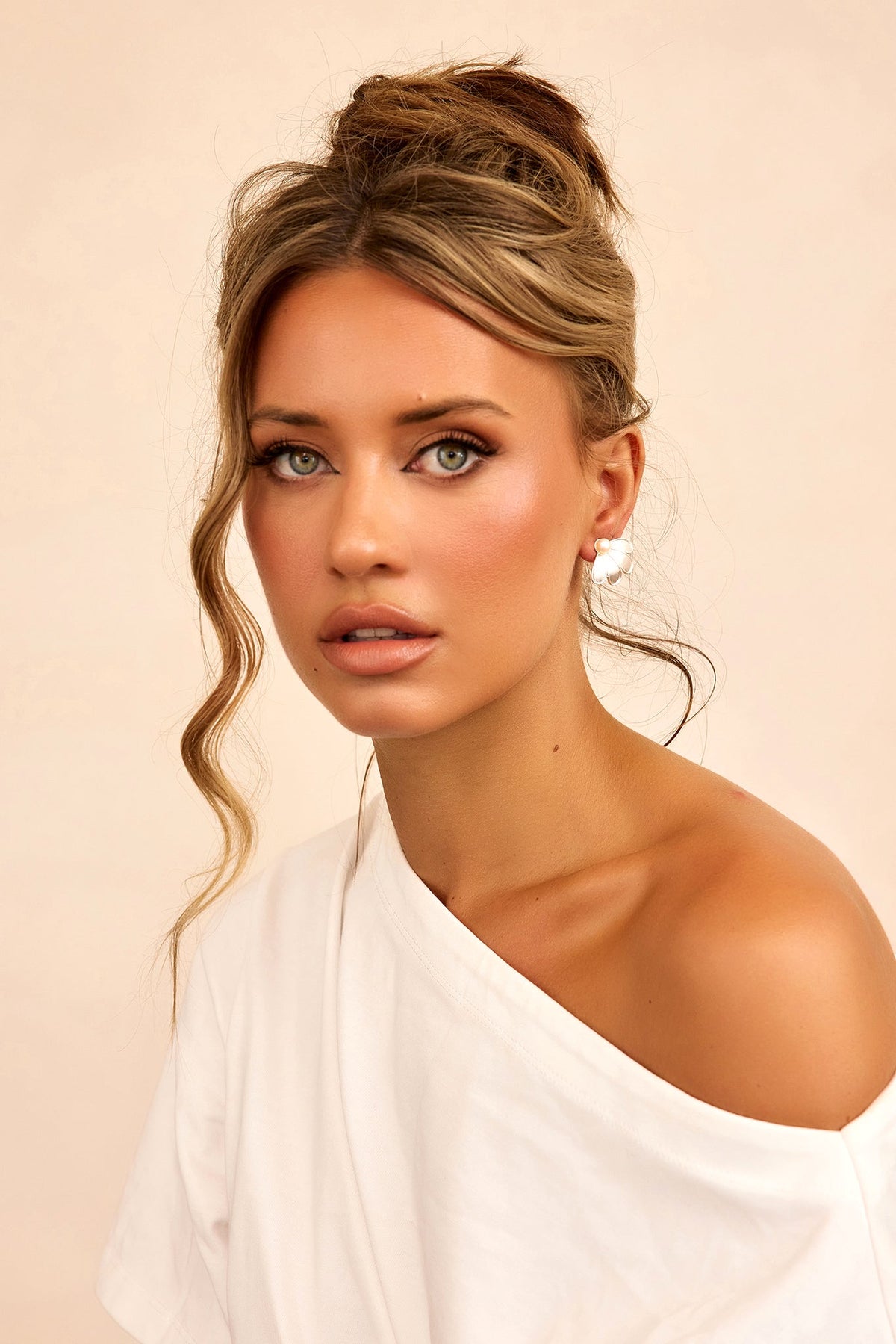 First Bloom Earrings - White